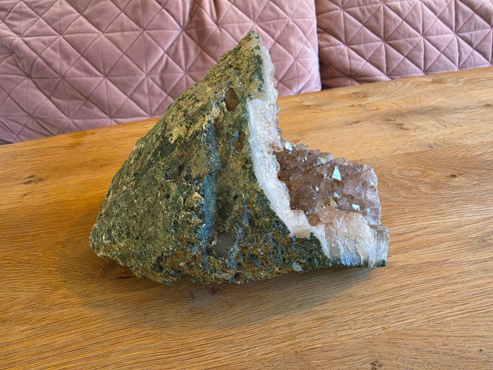 Diepe Amethist Geode met Gouden Insluitsels, shark cave, Ophalen of Verzenden