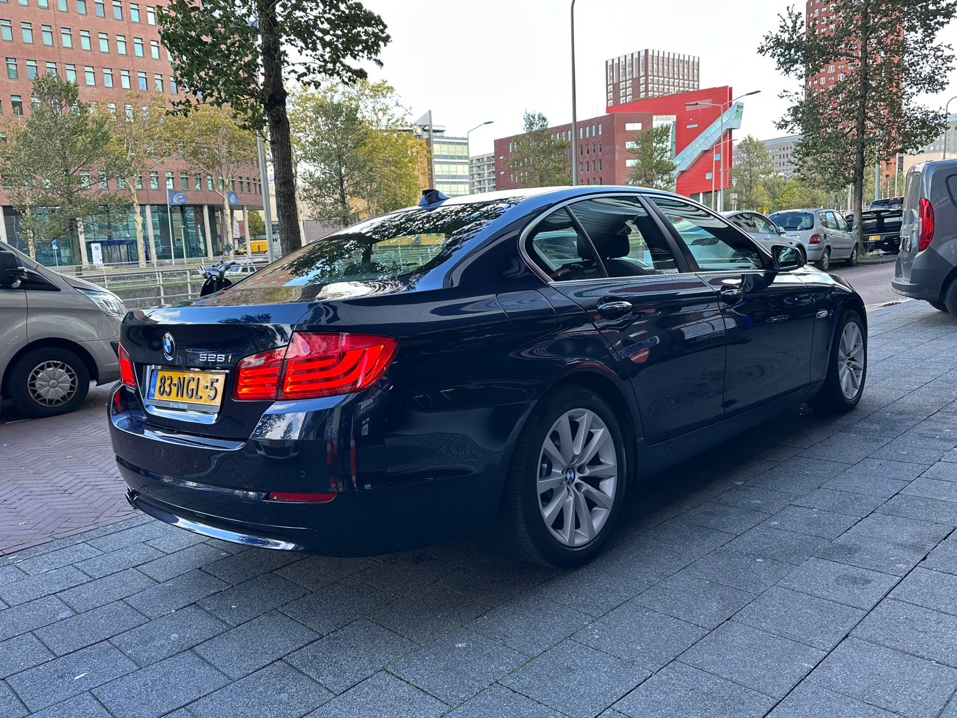 BMW 5-serie 528i Executive Automaat Navi Clima Camera, Auto's, Gebruikt, 2000 kg, 2996 cc, Origineel Nederlands