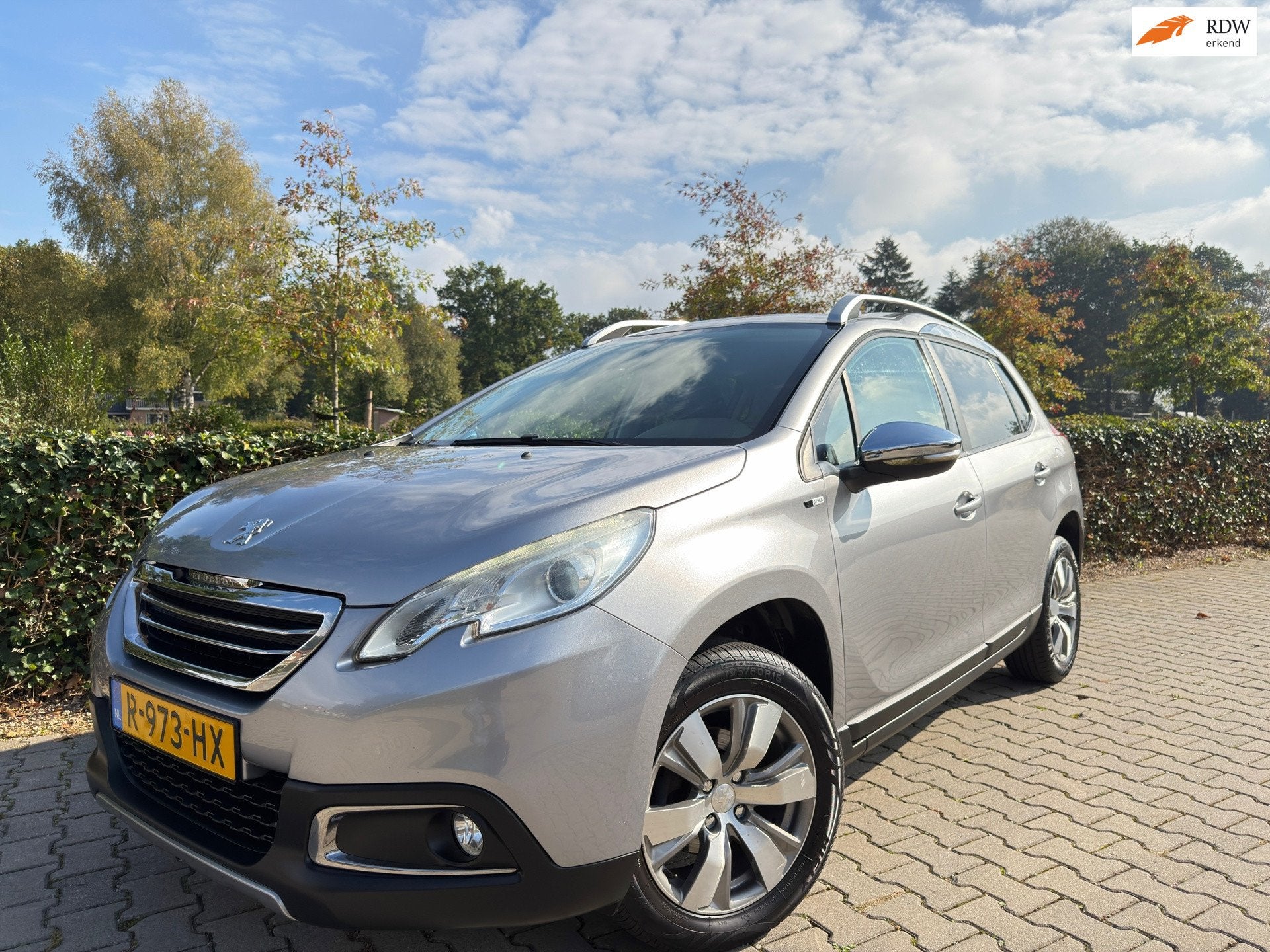 Peugeot 2008 1.2 PureTech Style Clima / Cruise / Navi-Multim, Voorwielaandrijving, Euro 5, Stof, Zwart