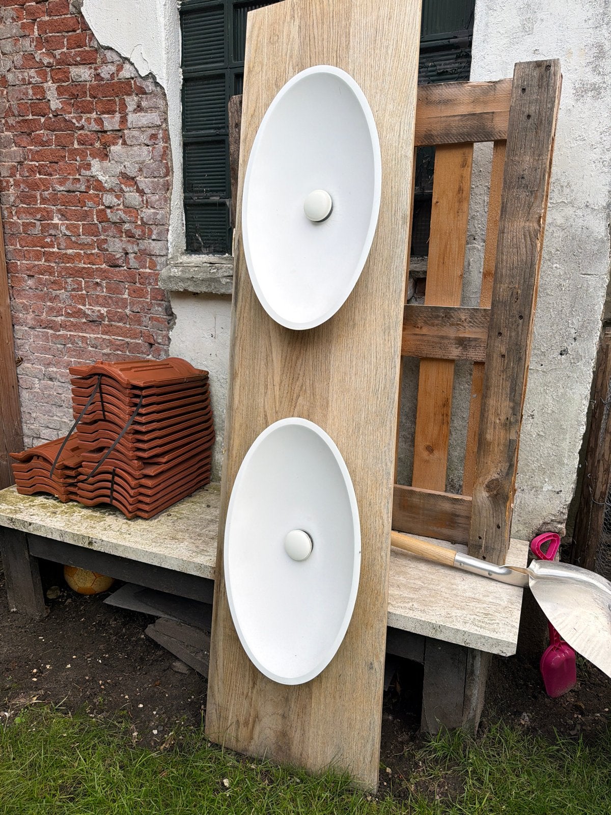 2 mat witte Corian wasbakken met push to open plug, Minder dan 50 cm, Gebruikt, Ophalen of Verzenden, Minder dan 100 cm