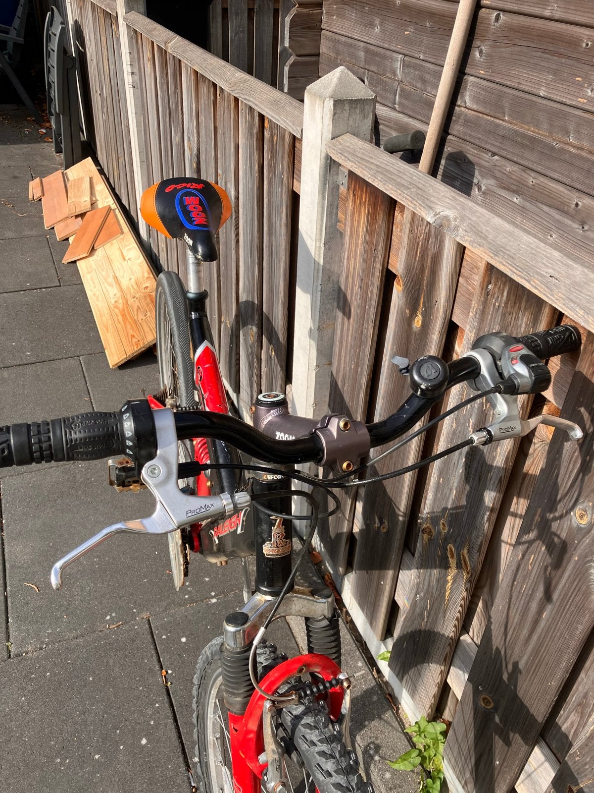 Raleigh mountainbike met vering en 21 versnellingen, Gebruikt, Velgrem, 15 tot 20 versnellingen, Ophalen