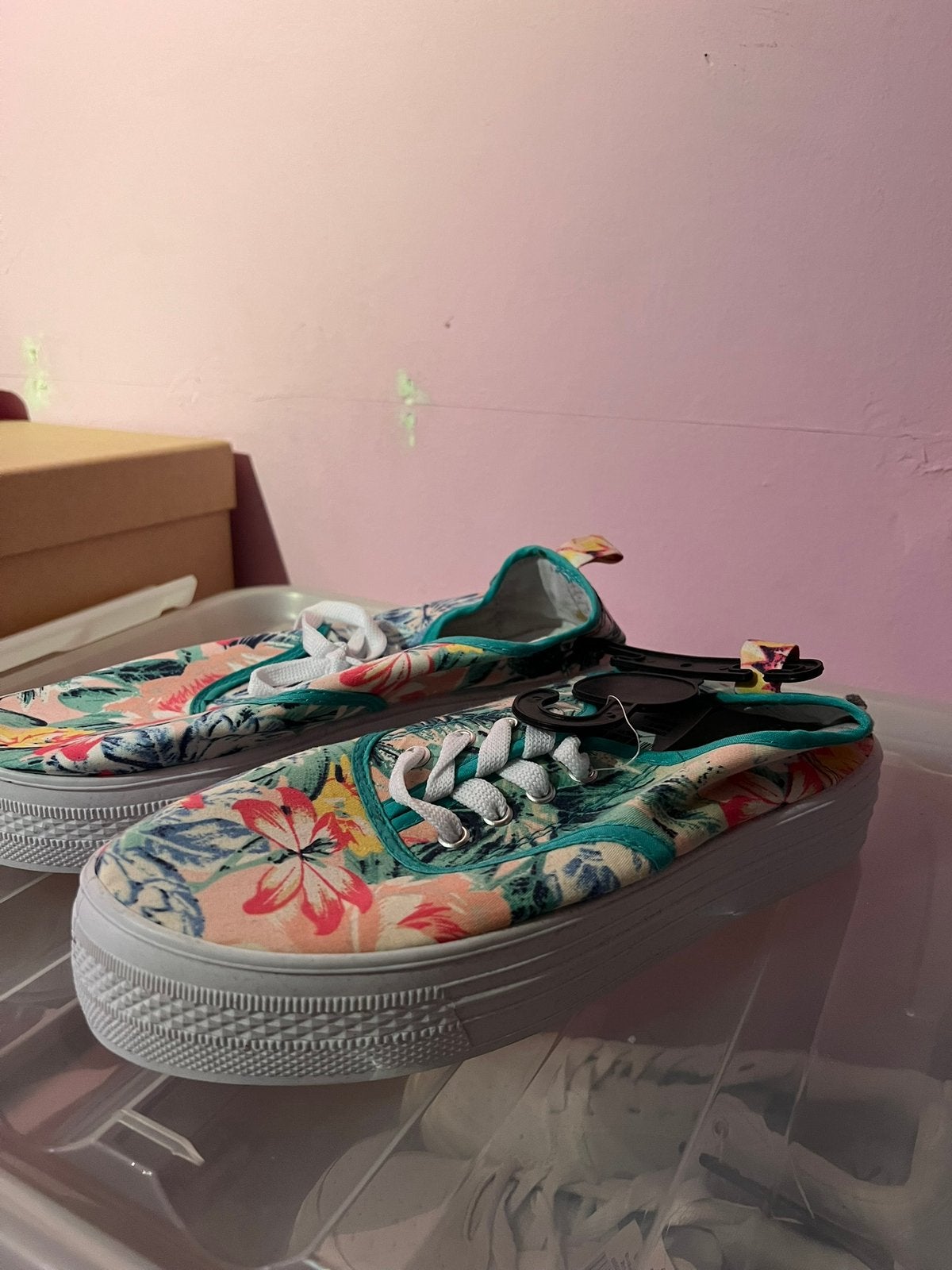 Instappers - sneakers - bloemen print - 39 - blauw, Kleding | Dames, Schoenen, Instappers, Nieuw, Verzenden, Blauw