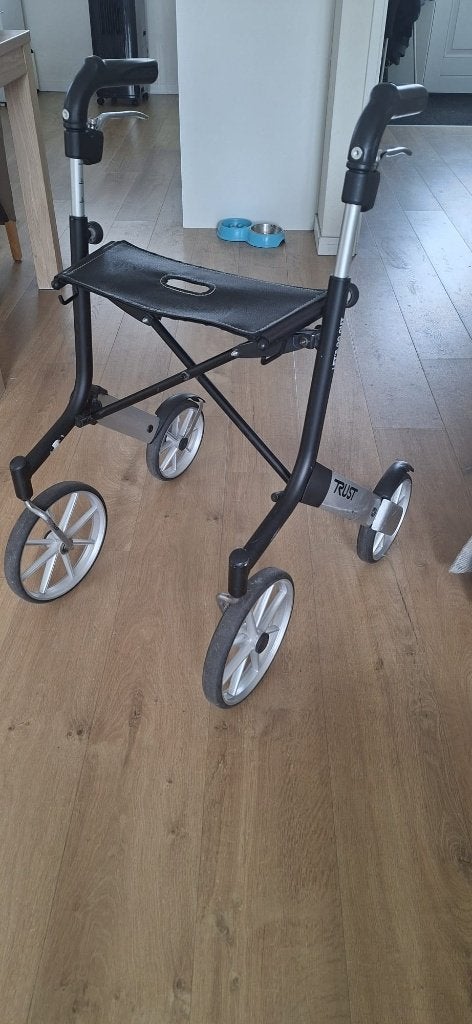 Trust Care (Let's Go Out) rollator, Ophalen, Opvouwbaar, Gebruikt