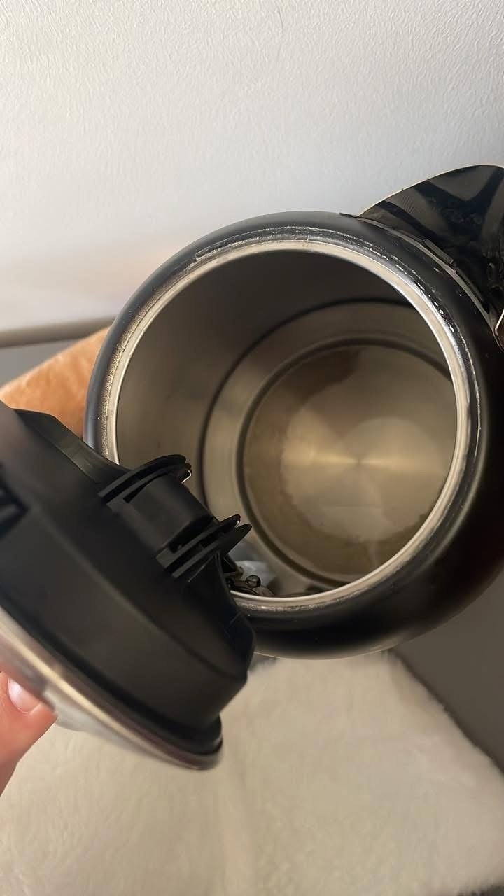 Zwarte waterkoker - 1.7L inhoud, 1 tot 2 liter, Ophalen, Gebruikt, Rvs