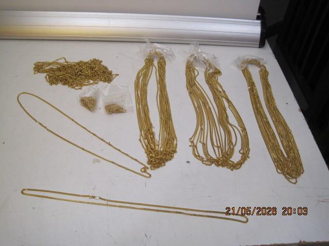 vele goudkleurige kettingen 80 cm lang in 1 koop (392), Sieraden, Tassen en Uiterlijk, Kettingen, Ophalen of Verzenden, Zo goed als nieuw