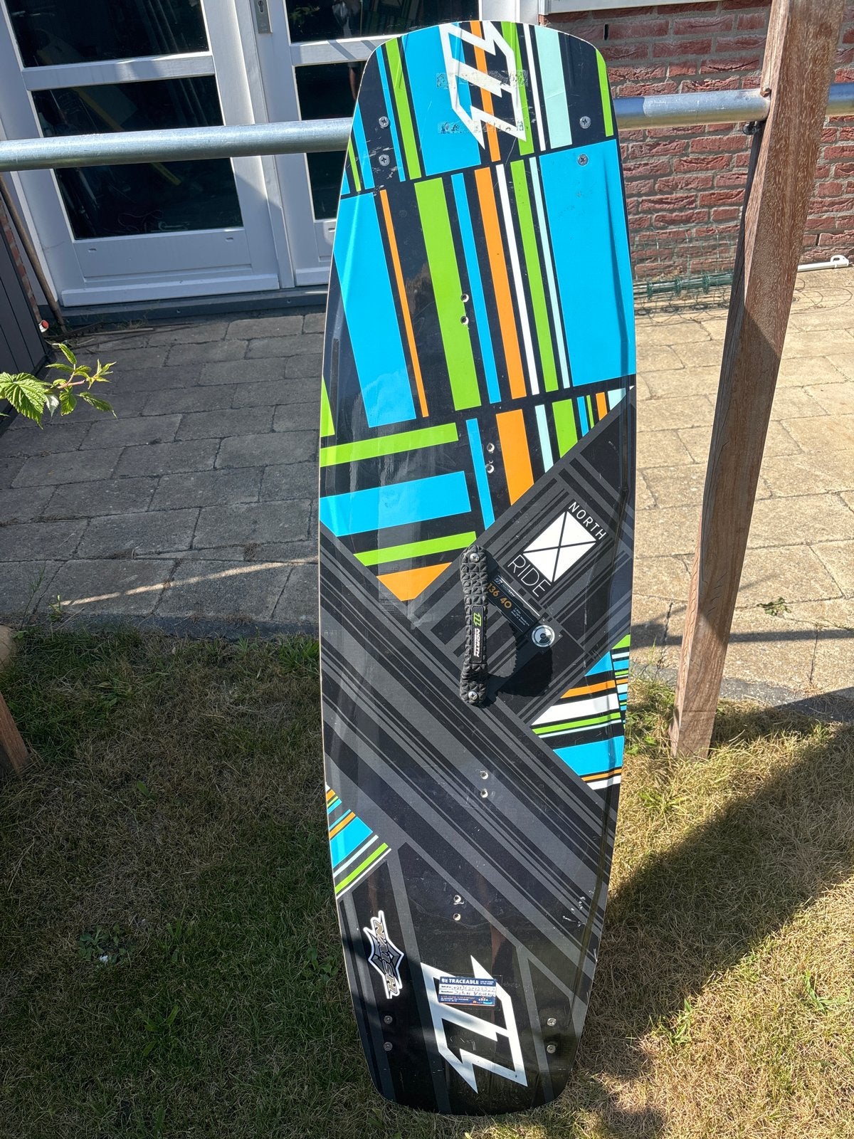 North Ride Twintip Kiteboard 136/40 - met 2 extra vinnen, Ophalen, Twintip, Kiteboard, Zo goed als nieuw
