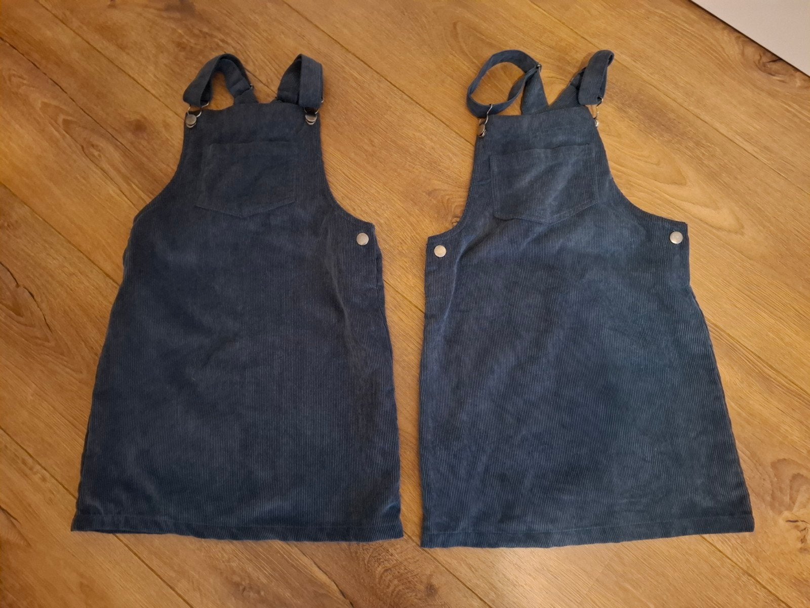Tweeling meisjes donkerblauwe overgooi jurkjes maat 146/152., Ophalen of Verzenden, Zo goed als nieuw, Kleding