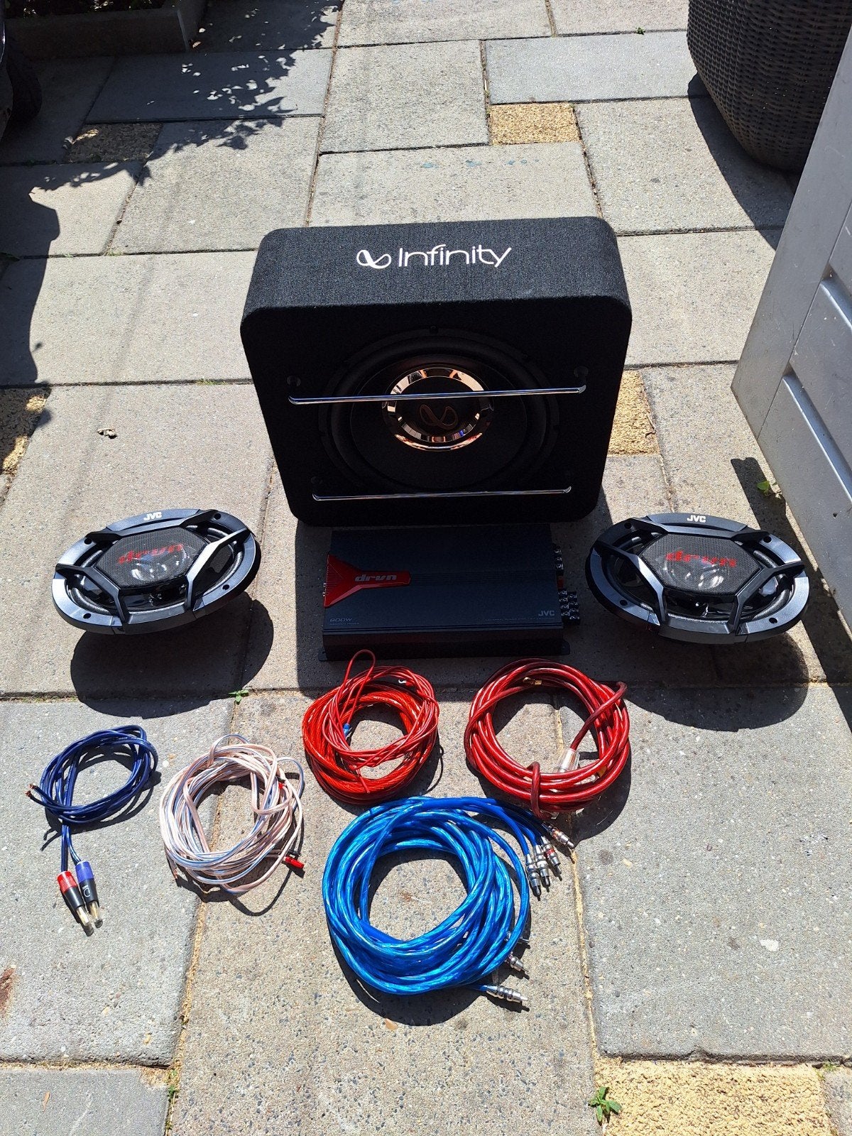 mooie complete set subwoofer achterspeakers en versterker., Auto diversen, Autospeakers, Ophalen, Zo goed als nieuw