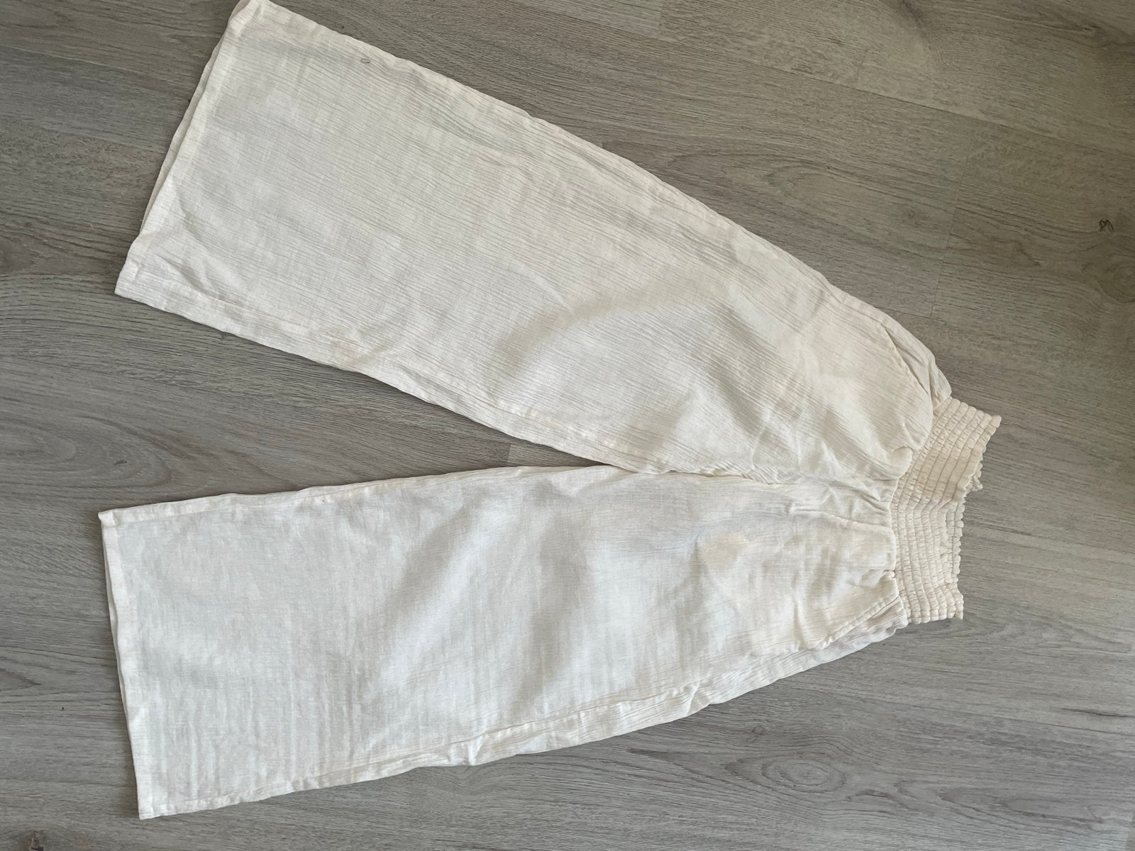 Witte wijde broek met elastische tailleband .8/9 jaar, Maat 38/40 (M), Wit, Ophalen of Verzenden, Zo goed als nieuw