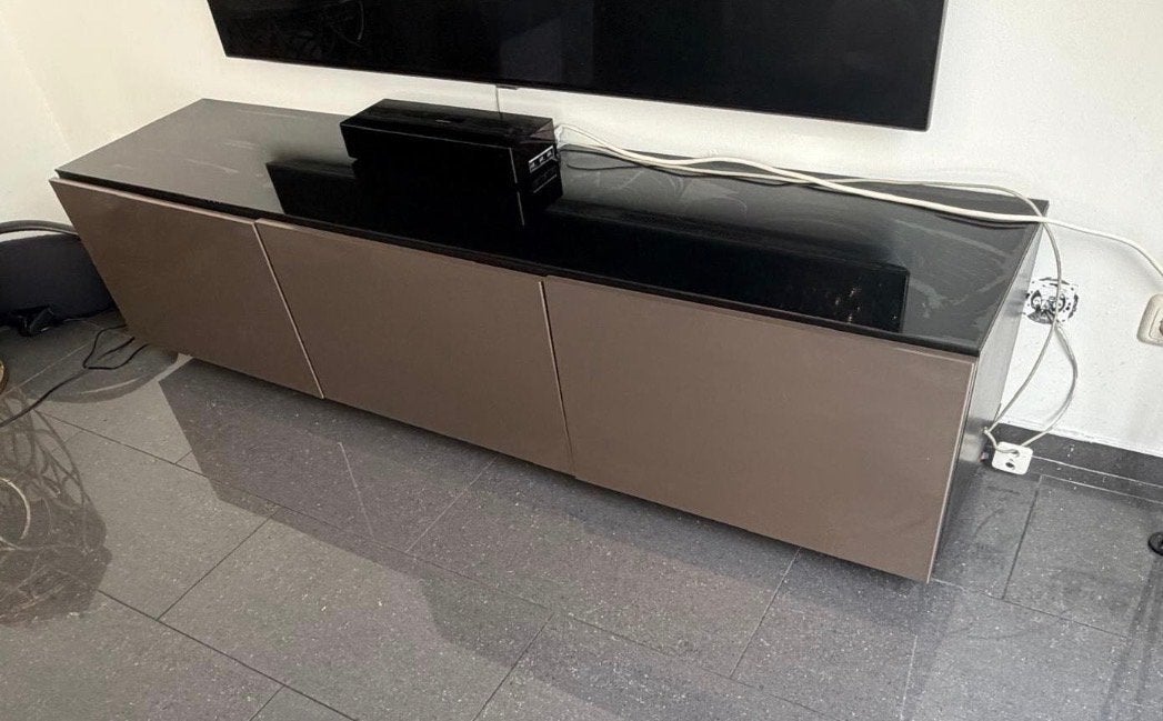 Modern TV-meubel met glazen blad en opbergruimte, Ophalen, 150 tot 200 cm, Minder dan 100 cm, 25 tot 50 cm