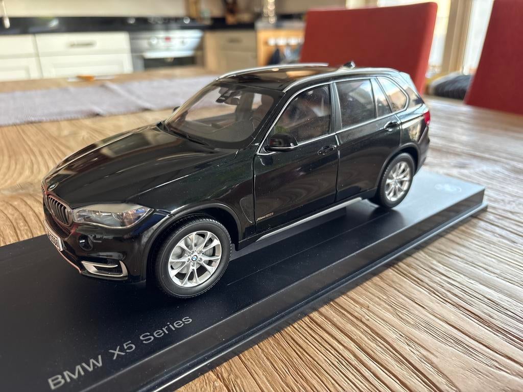 BMW X5 schaalmodel 1:18, Ophalen of Verzenden, Gebruikt, Auto, Overige merken