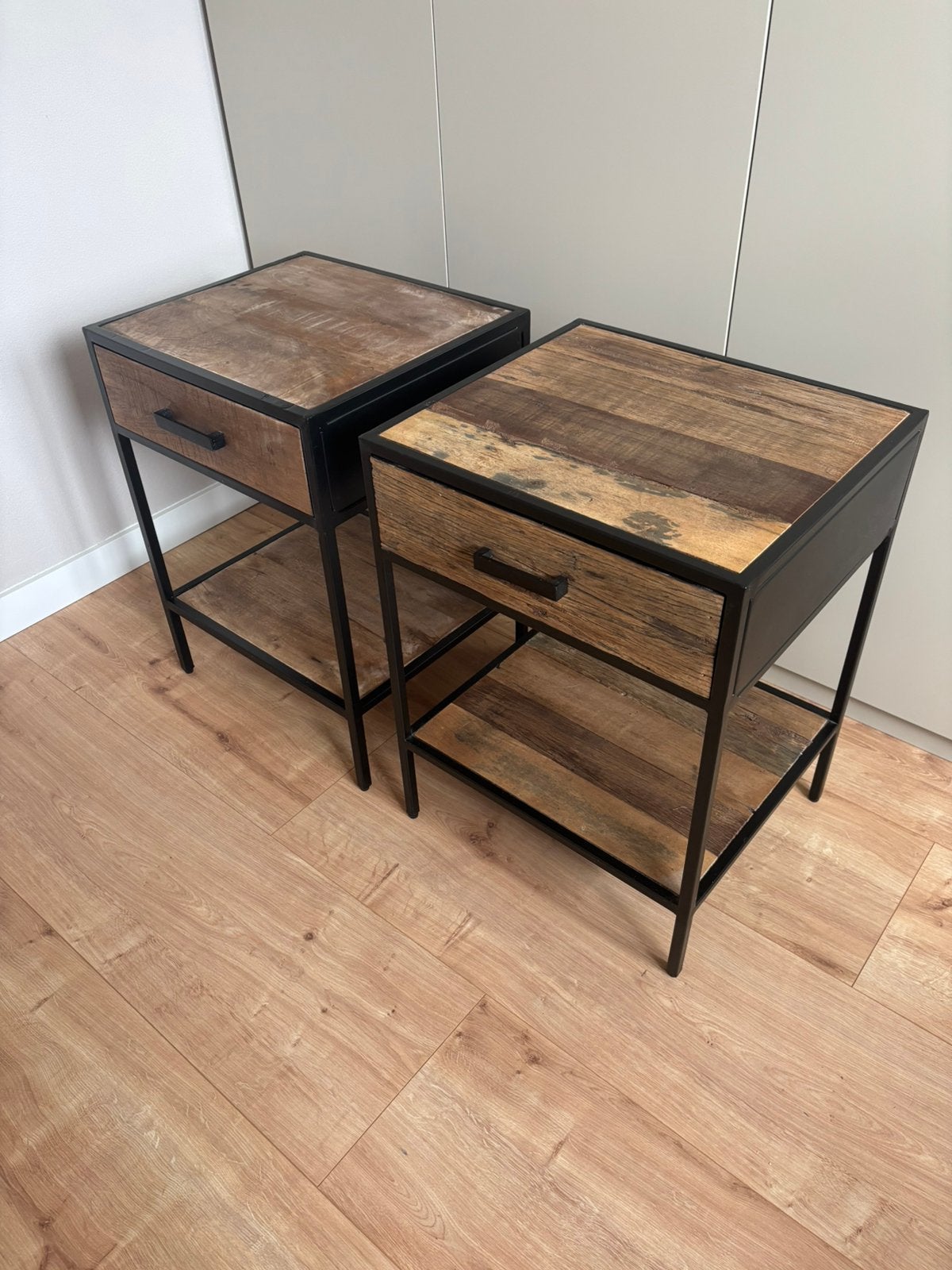 Set van twee nachtkastjes Goossens Wonen