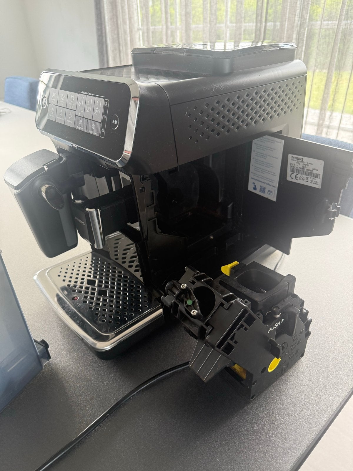 Philips EP3241/50 Volautomatische Espressomachine, Witgoed en Apparatuur, Koffiezetapparaten, Ophalen, Afneembaar waterreservoir