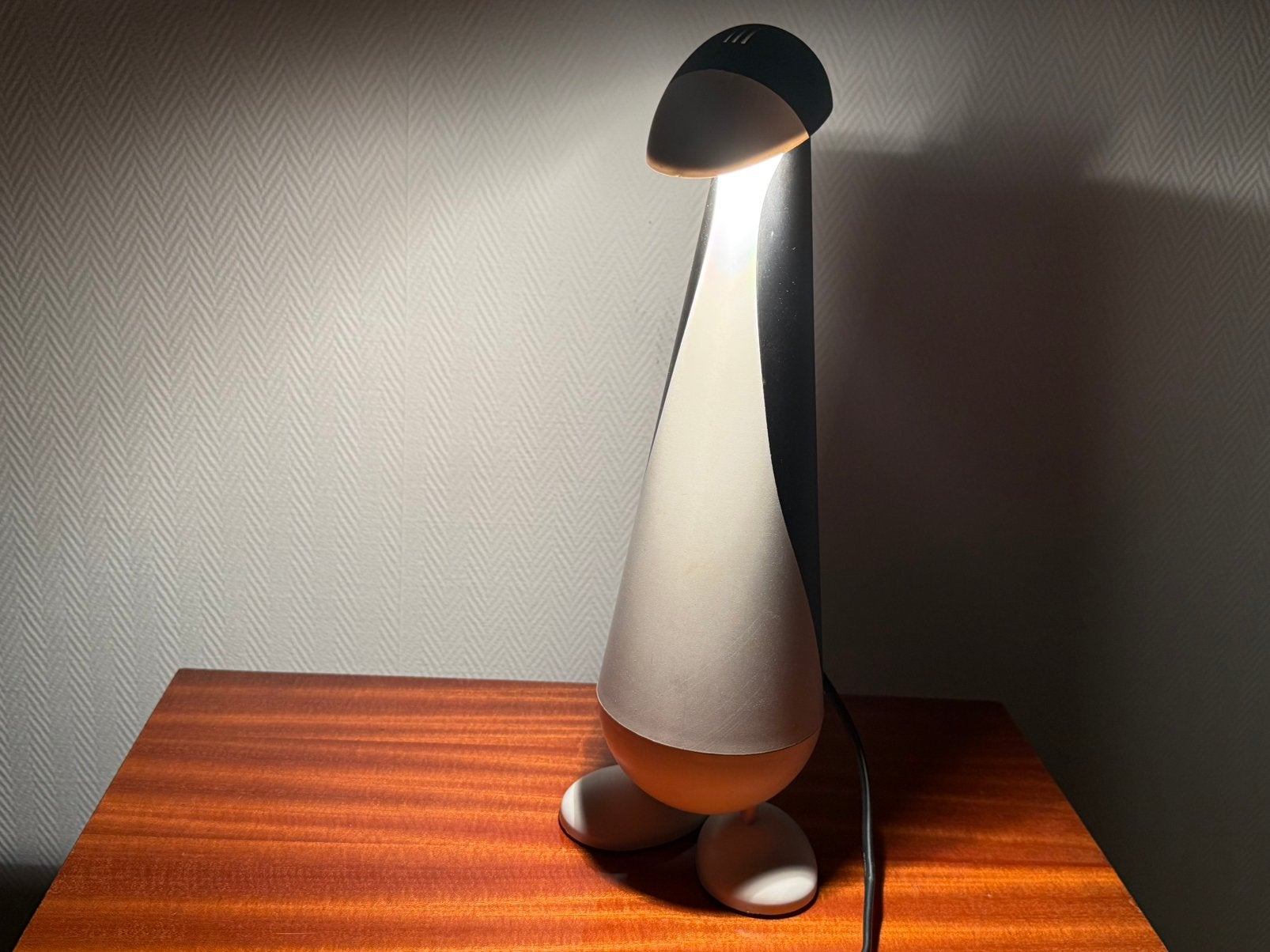 Vintage design tafellamp/pinguïn postmodern jaren 80/90, Huis en Inrichting, Lampen | Tafellampen, Ophalen, Zo goed als nieuw