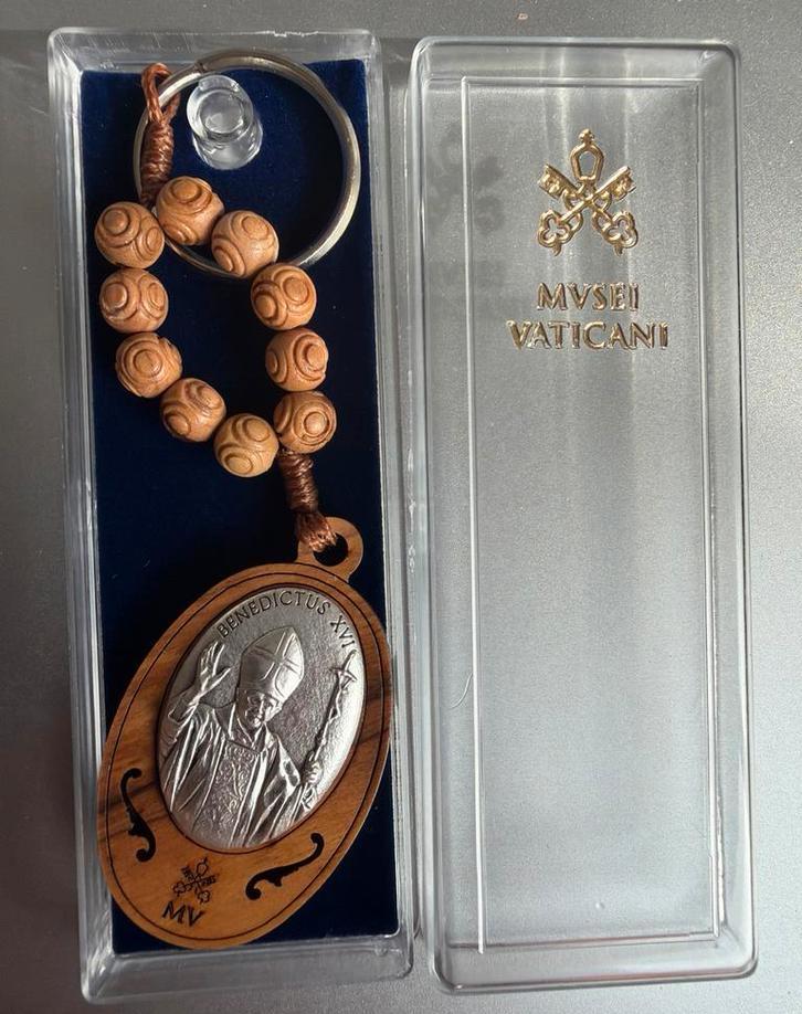 Rozenkrans sleutelhanger Benedictus XVI Vaticaan, Verzamelen, Verzenden, Zo goed als nieuw, Overige typen, Christendom | Katholiek
