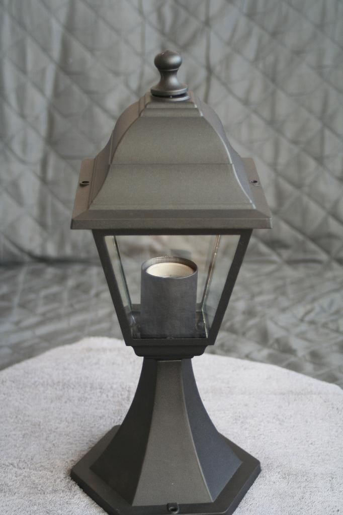 NIEUW mooie buitenlamp van base LINE 60 w, Ophalen, Staande lamp, Netvoeding, 50 tot 250 watt