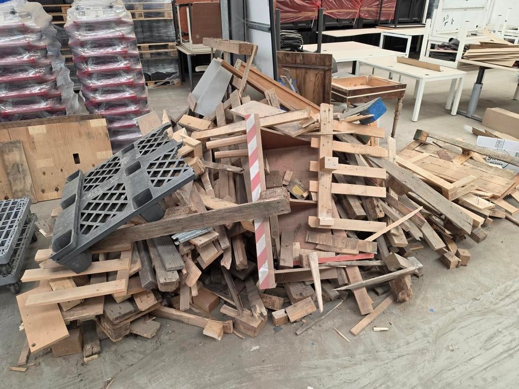 Gratis af te halen: Mix hout en plaatpallets in Gemert, Ophalen, Gebruikt, Minder dan 25 mm, Plank