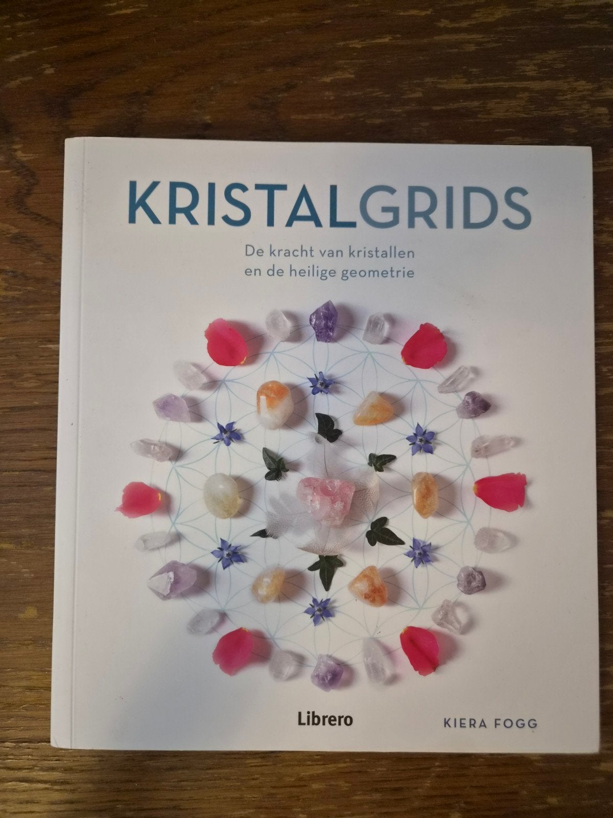 Kristalgrids: De kracht van kristallen en heilige geometrie, Boeken, Esoterie en Spiritualiteit, Spiritualiteit algemeen, Ophalen of Verzenden