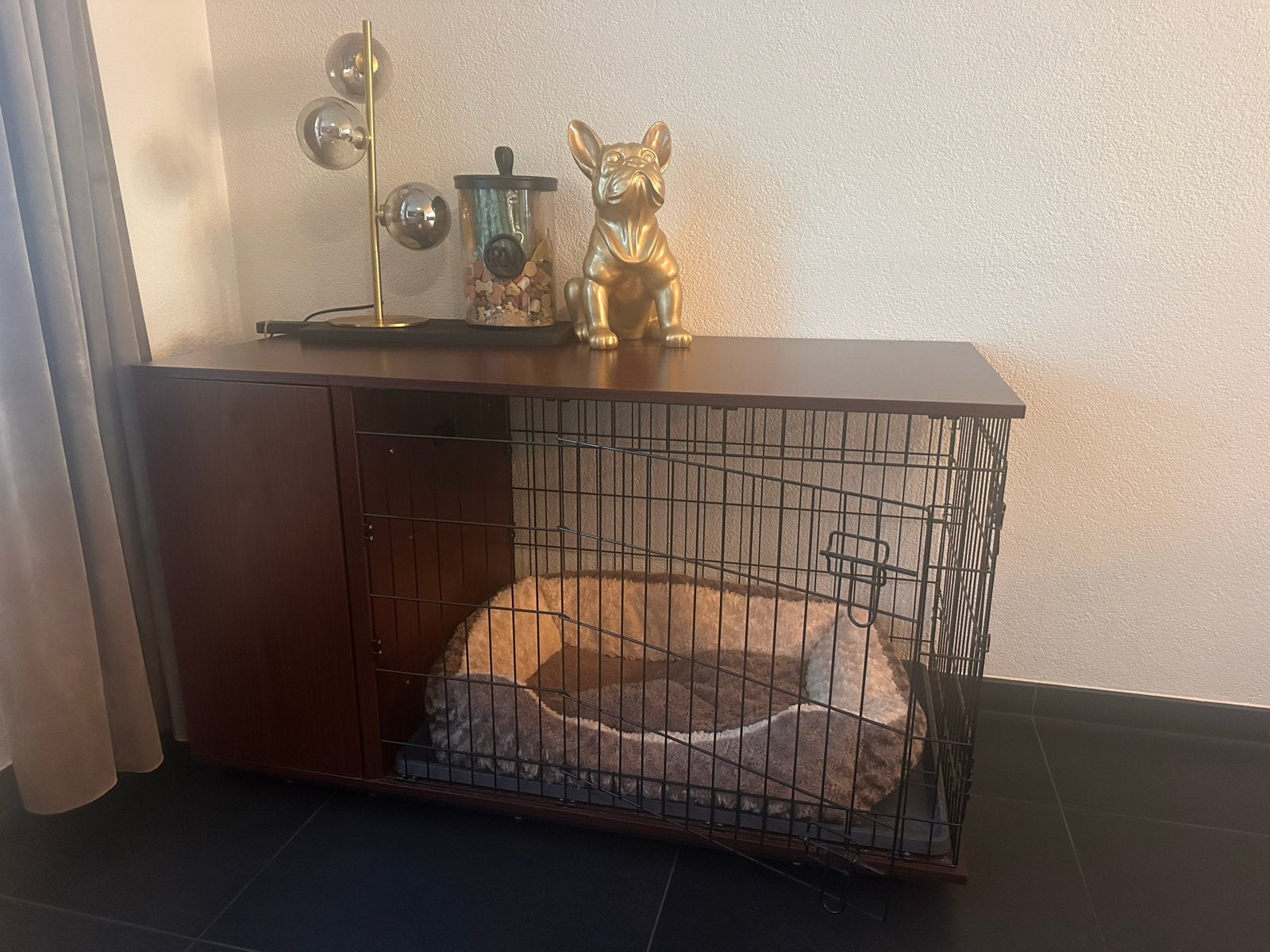 Honden bench met kast (fido studio), Dieren en Toebehoren, Hondenbenches, Ophalen, Zo goed als nieuw