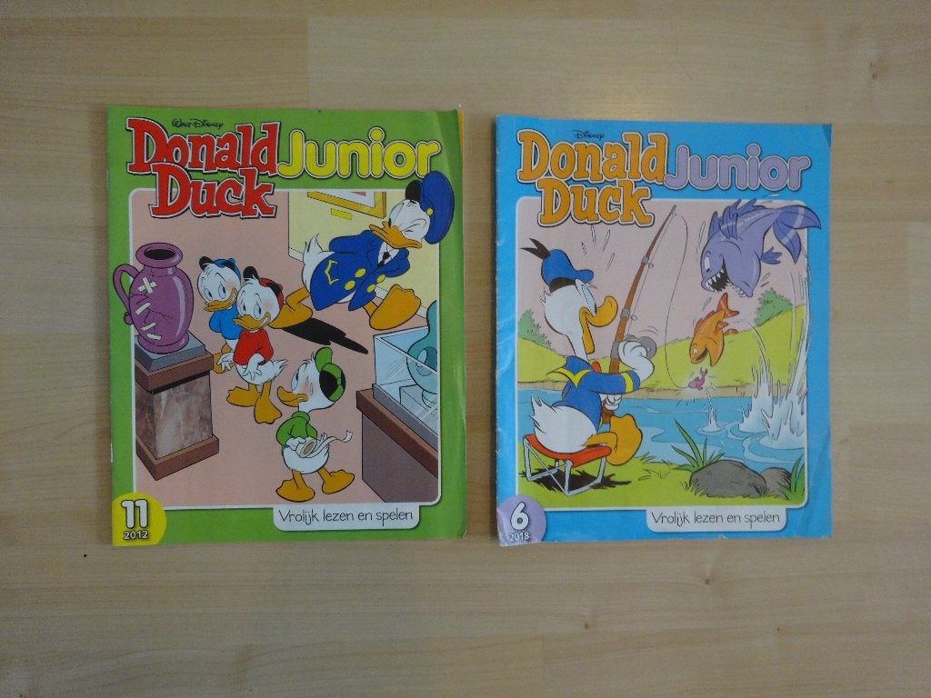 2x Donald Duck Junior, Meerdere stripboeken, Ophalen of Verzenden, Zo goed als nieuw