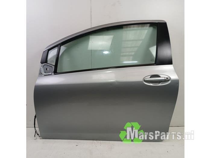 Portier 2Deurs links van een Toyota Yaris (1F8), Auto-onderdelen, Carrosserie en Plaatwerk, Gebruikt, -, Deur, -