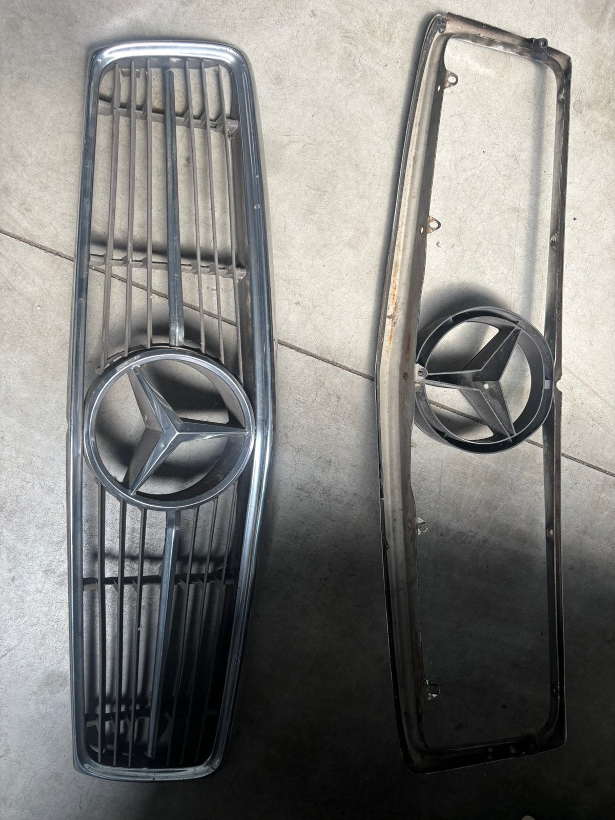 Mercedes Grill W107 SL/SLC gebruikt 4x, Auto-onderdelen, Carrosserie en Plaatwerk, Ophalen, Gebruikt, Voor, Overige automerken