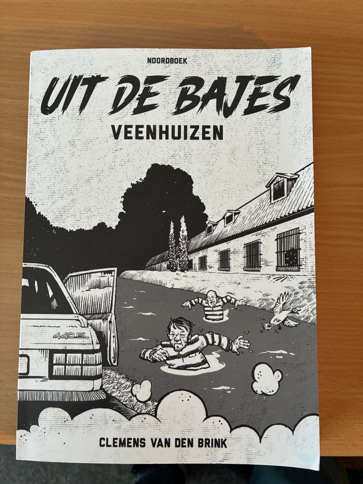 Uit de Bajes Veenhuizen - Clemens van den Brink, Ophalen of Verzenden, Zo goed als nieuw, Nederland