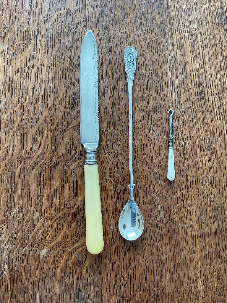 Brocante cakemes, sorbetlepel en knopenhaakje, Verzenden