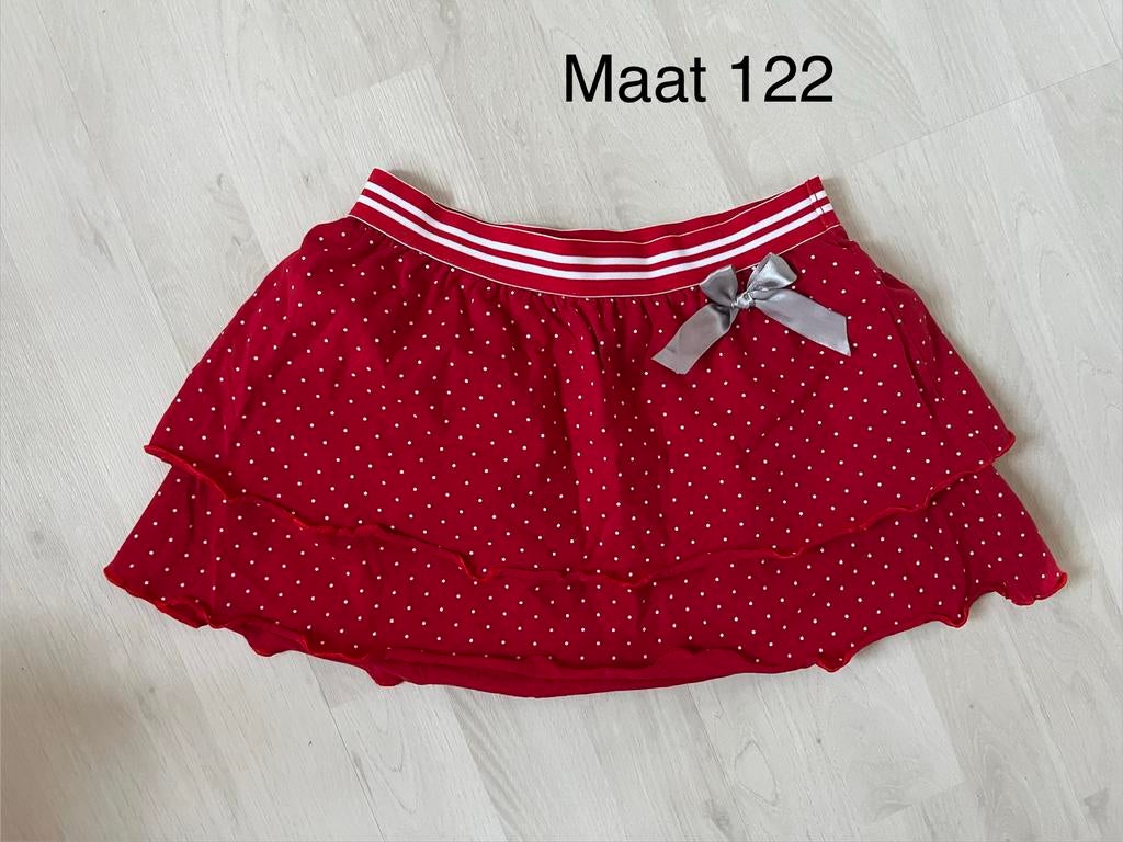 Rood rokje met stipjes, ongeveer maat 122, Ophalen of Verzenden, Zo goed als nieuw, Meisje, Jurk of Rok