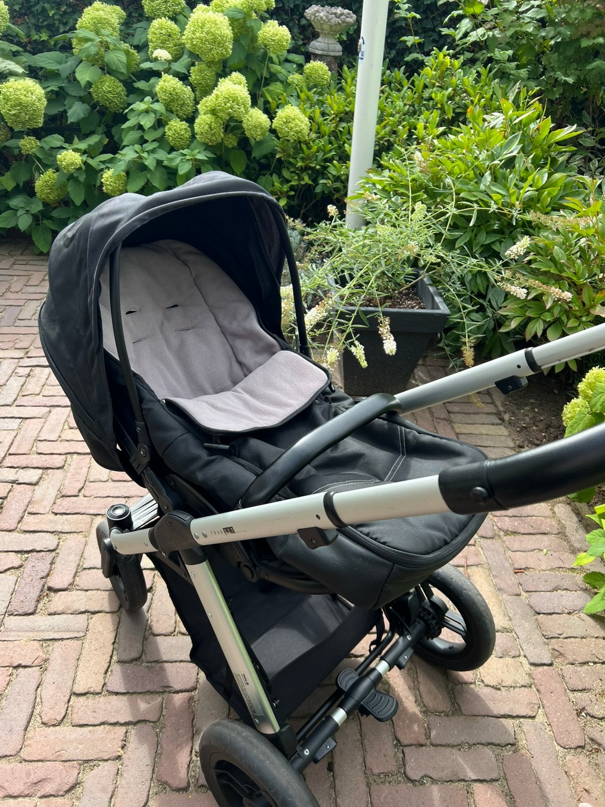 Mutsy transit kinderwagen zwart, Ophalen, Zo goed als nieuw, Mutsy, Met reiswieg