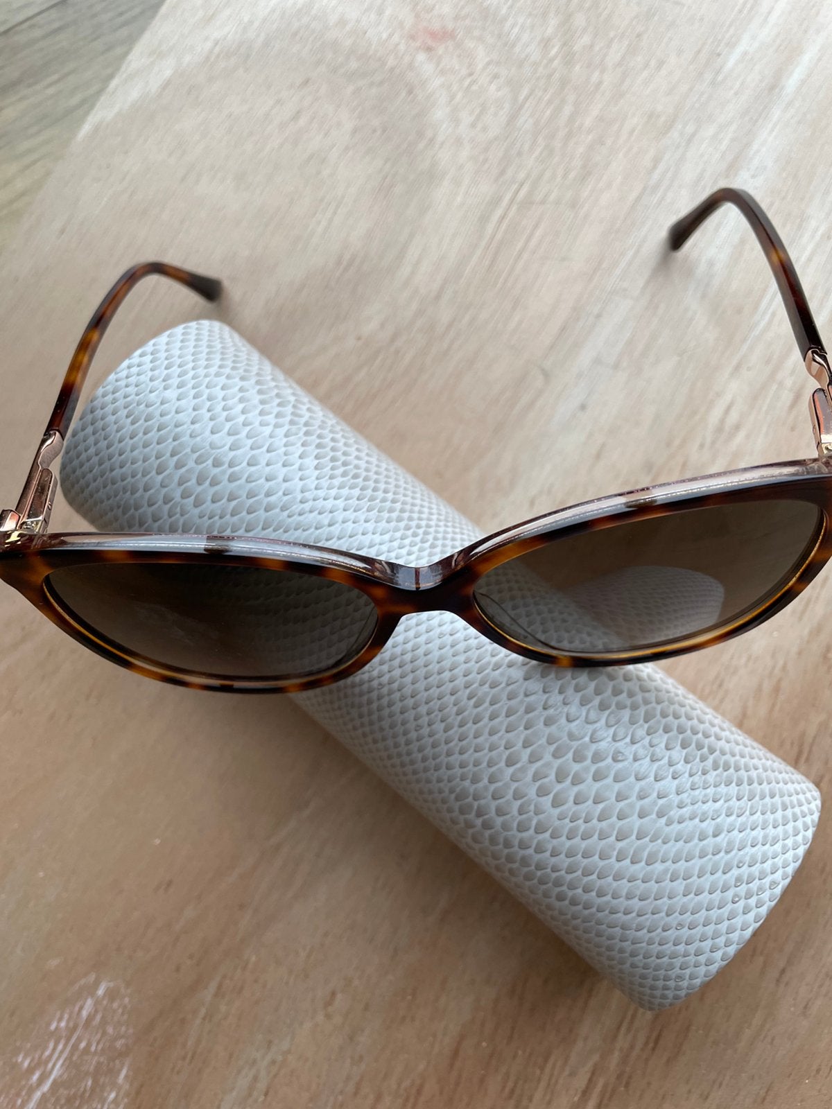 Stijlvolle zonnebril. Jimmy Choo. Nieuw, Ophalen of Verzenden, Nieuw