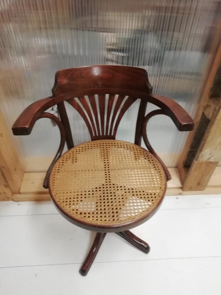 Ligna Thonet Draaistoel uit Tsjecho-Slowakije, Ophalen