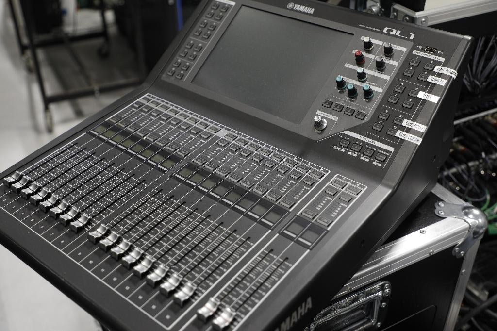 Yamaha QL1 incl. Flightcase Plus Nieuwe Tio 1608-02, Ophalen, Zo goed als nieuw, Audio