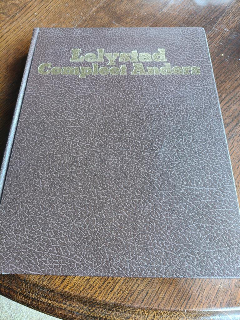 Lelystad Compleet Anders - Boek over Lelystad, Boeken, Geschiedenis | Stad en Regio, Gelezen, 20e eeuw of later, Ophalen of Verzenden