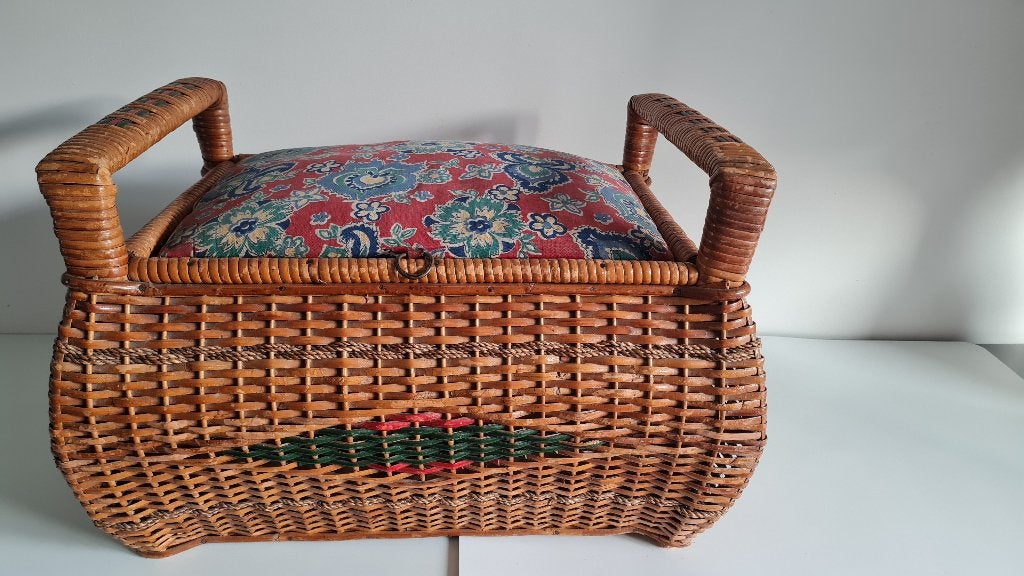 rotan naaikist, opbergmand met gebloemd kussen, Verzamelen, Ophalen of Verzenden, Huis en Inrichting