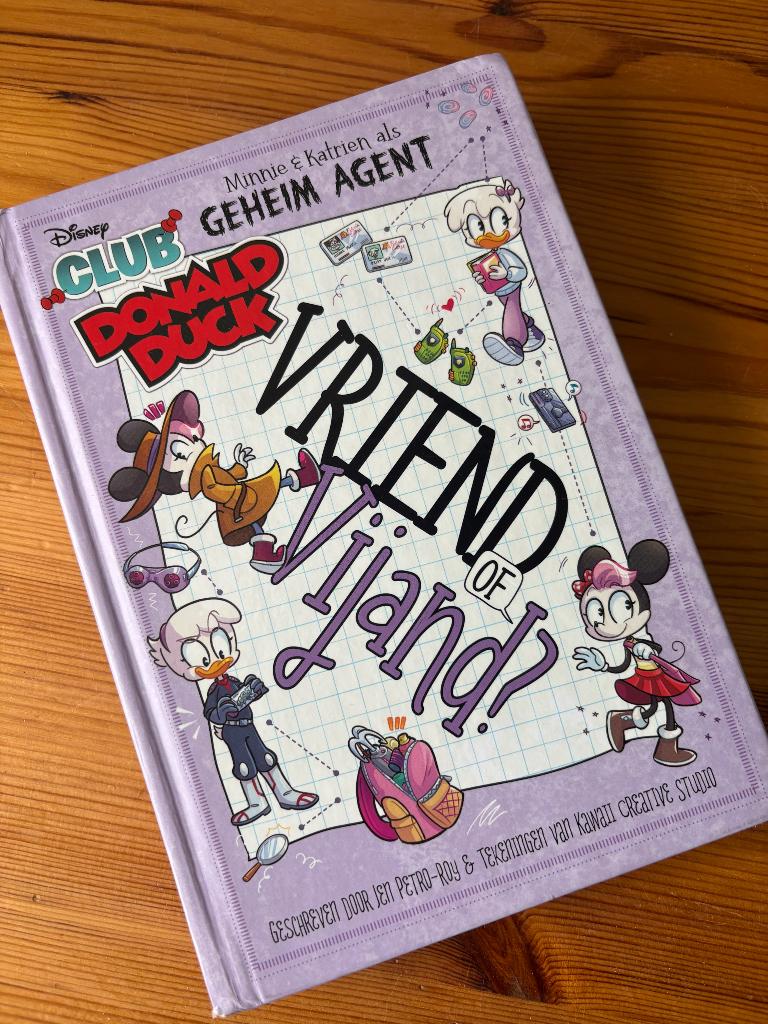 Donald Duck club: Minnie en Katrien als geheim agent, Boeken, Stripboeken, Eén stripboek, Ophalen of Verzenden, Zo goed als nieuw