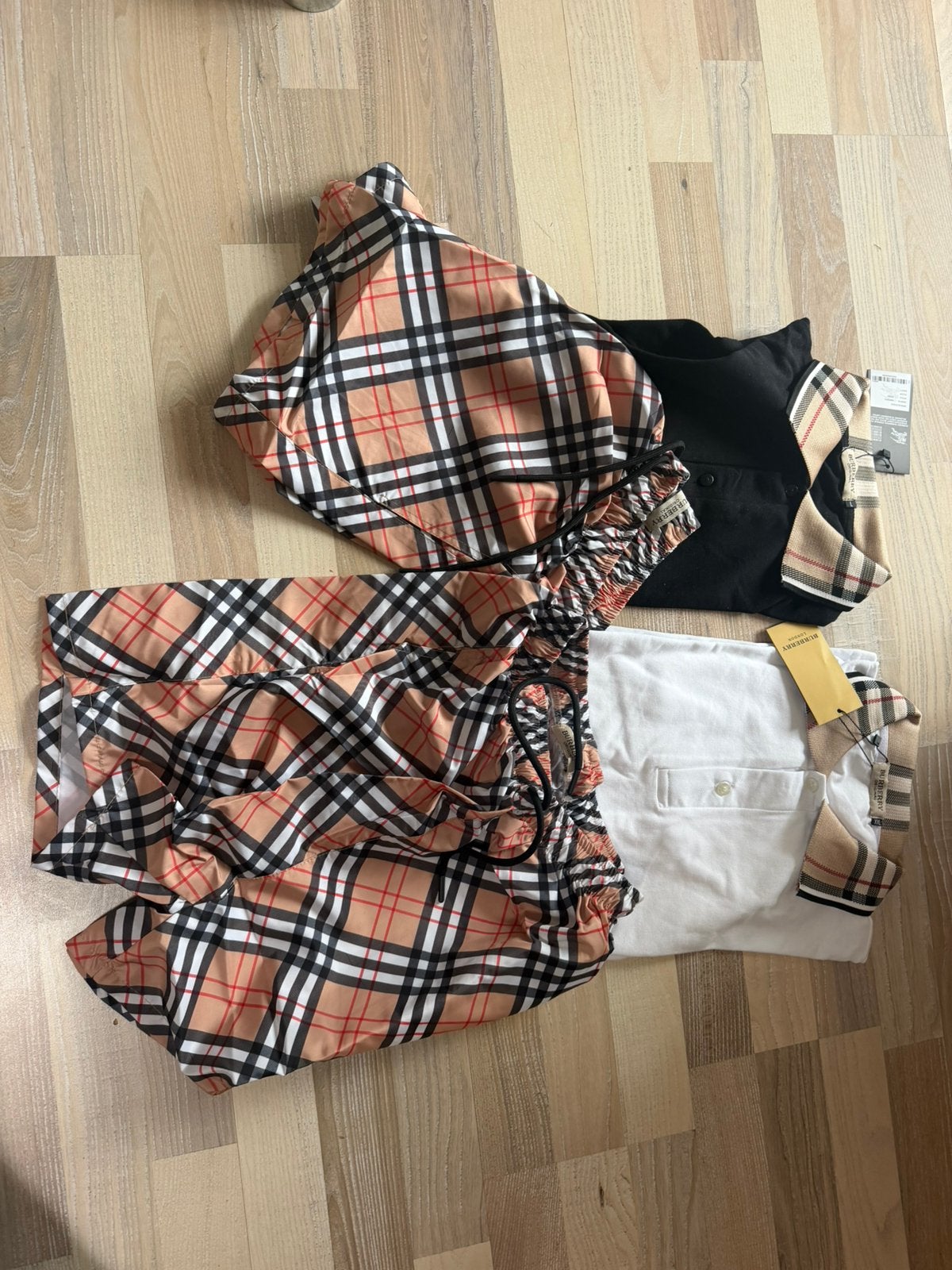 Burberry zomer setjes beschikbaar tot uiterlijk 11 juli!!!, Kleding | Heren, Polo's, Ophalen of Verzenden, Zo goed als nieuw, Overige maten