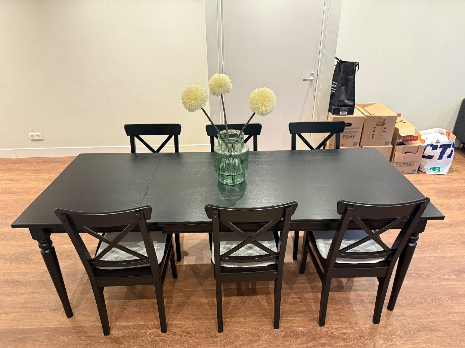 Zwarte eettafel met 6 stoelen - uitschuifbaar, Ophalen, Gebruikt, 200 cm of meer, 50 tot 100 cm