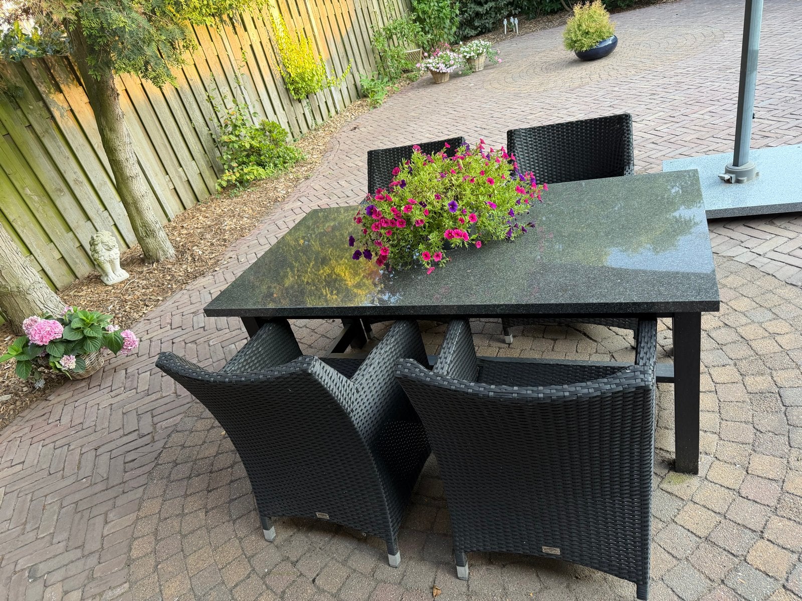 Tuinset met granieten tafel en wicker stoelen, Ophalen, Gebruikt, Rechthoekig, Wicker