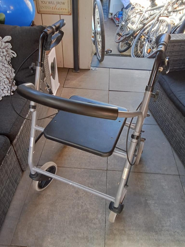 Aluminium lichtgewicht rollator, Diversen, Rollators, Ophalen, Lichtgewicht, Zo goed als nieuw