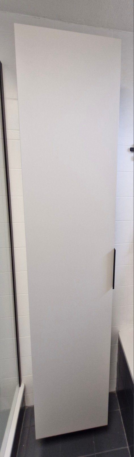 Ikea Gillburen hoge badkamerkast licht grijs, Huis en Inrichting, Badkamer | Badkamermeubels, Ophalen, (Half)hoge kast, Minder dan 50 cm