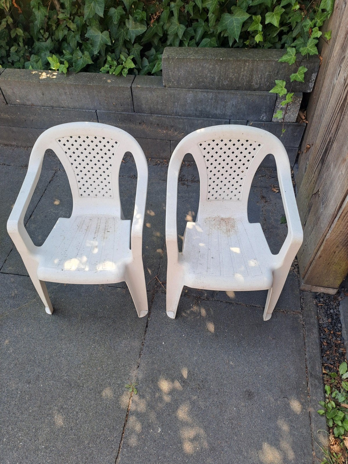 Gratis kinder tuinstoeltjes (2 stuks), Ophalen, Gebruikt, Kunststof