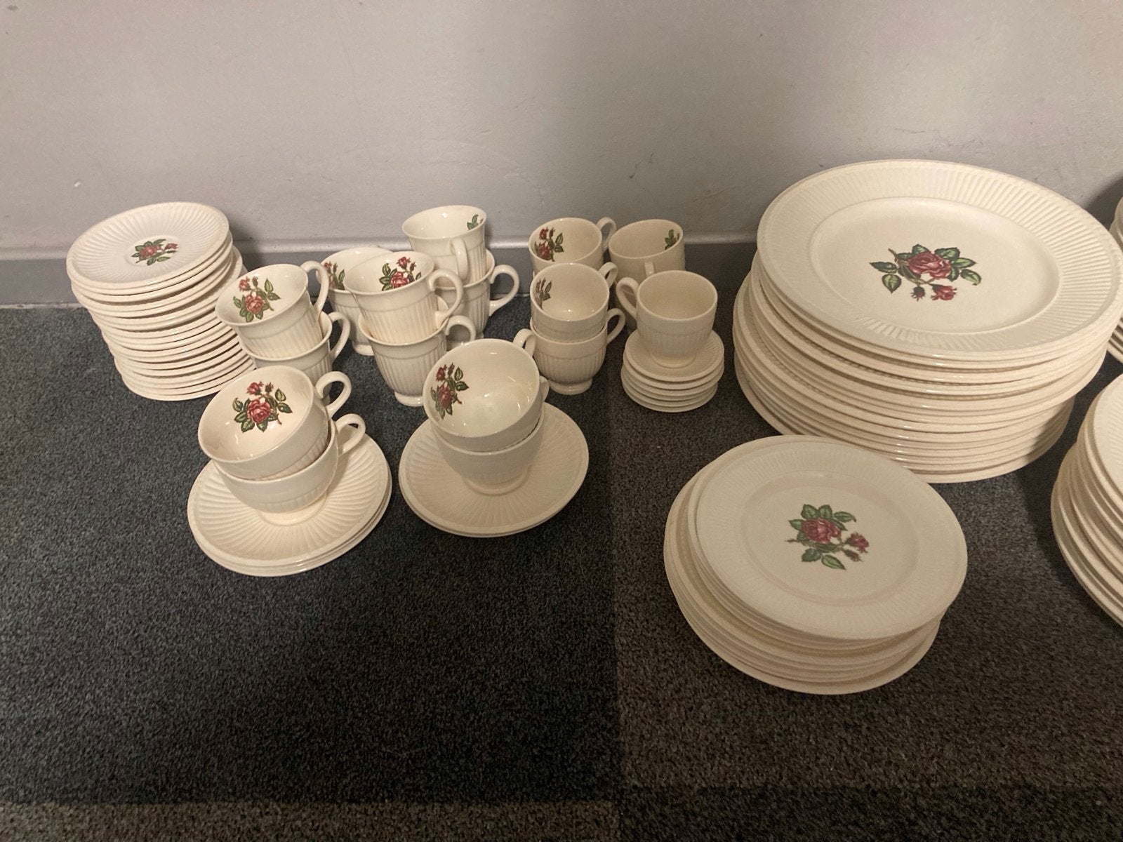 Wedgewood moss rose servies, Ophalen