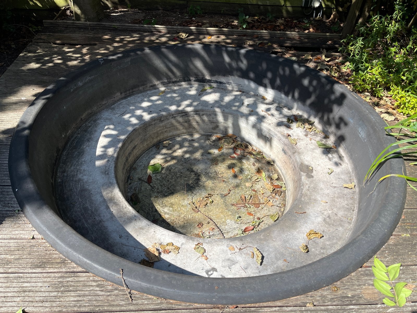 Grote ronde vijverbak of plantenbak, Ophalen, Gebruikt