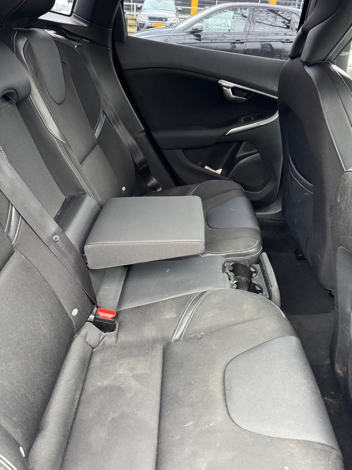 Volvo V40 1.6 D2 115PK 2013 Zwart, Auto's, Voorwielaandrijving, 4 cilinders, Zwart, Origineel Nederlands