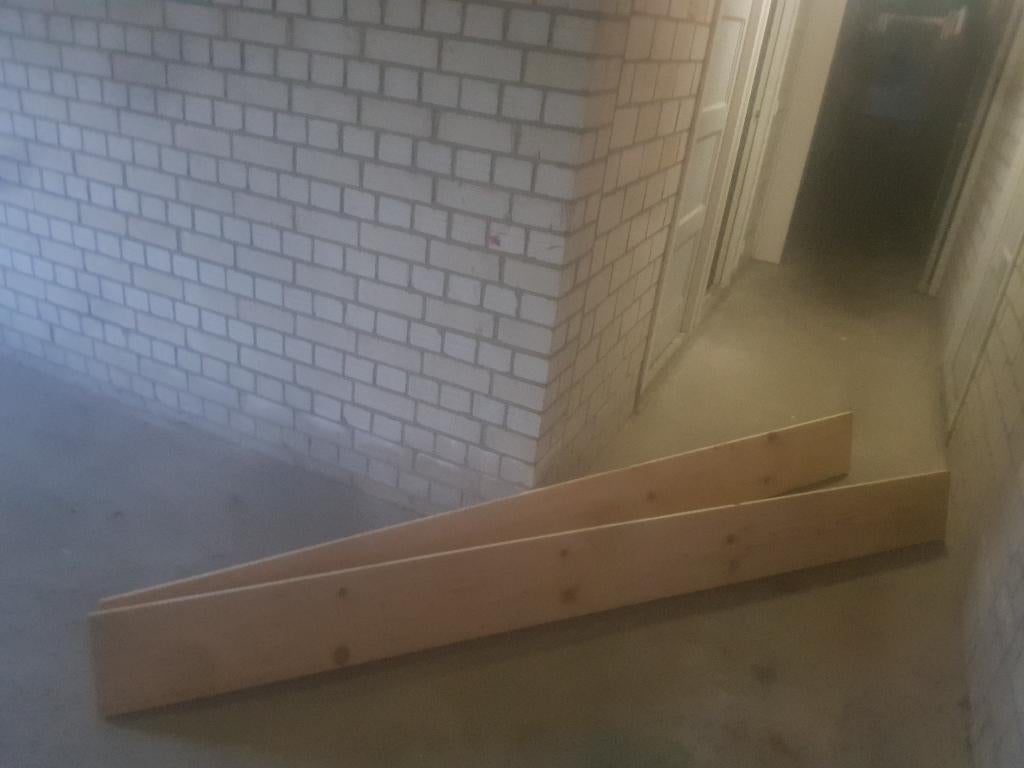 Te koop grenen lichtbruinen balken gloednieuw, Grenen, Nieuw, Ophalen of Verzenden, 200 tot 250 cm