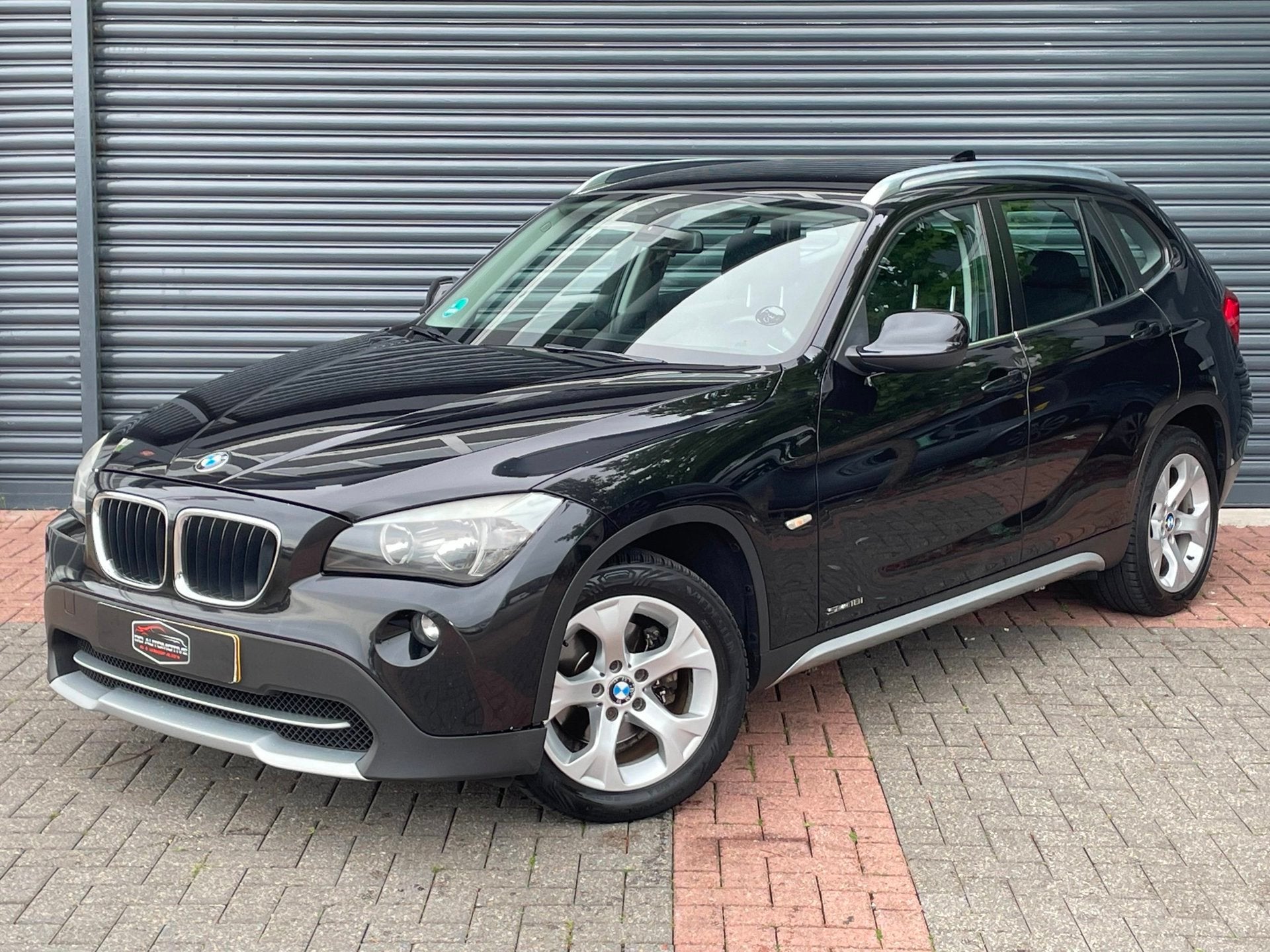 BMW X1 SDrive18i Executive Navi | Trekhaak | Climate Control, X1, Zwart, 4 cilinders, 150 pk