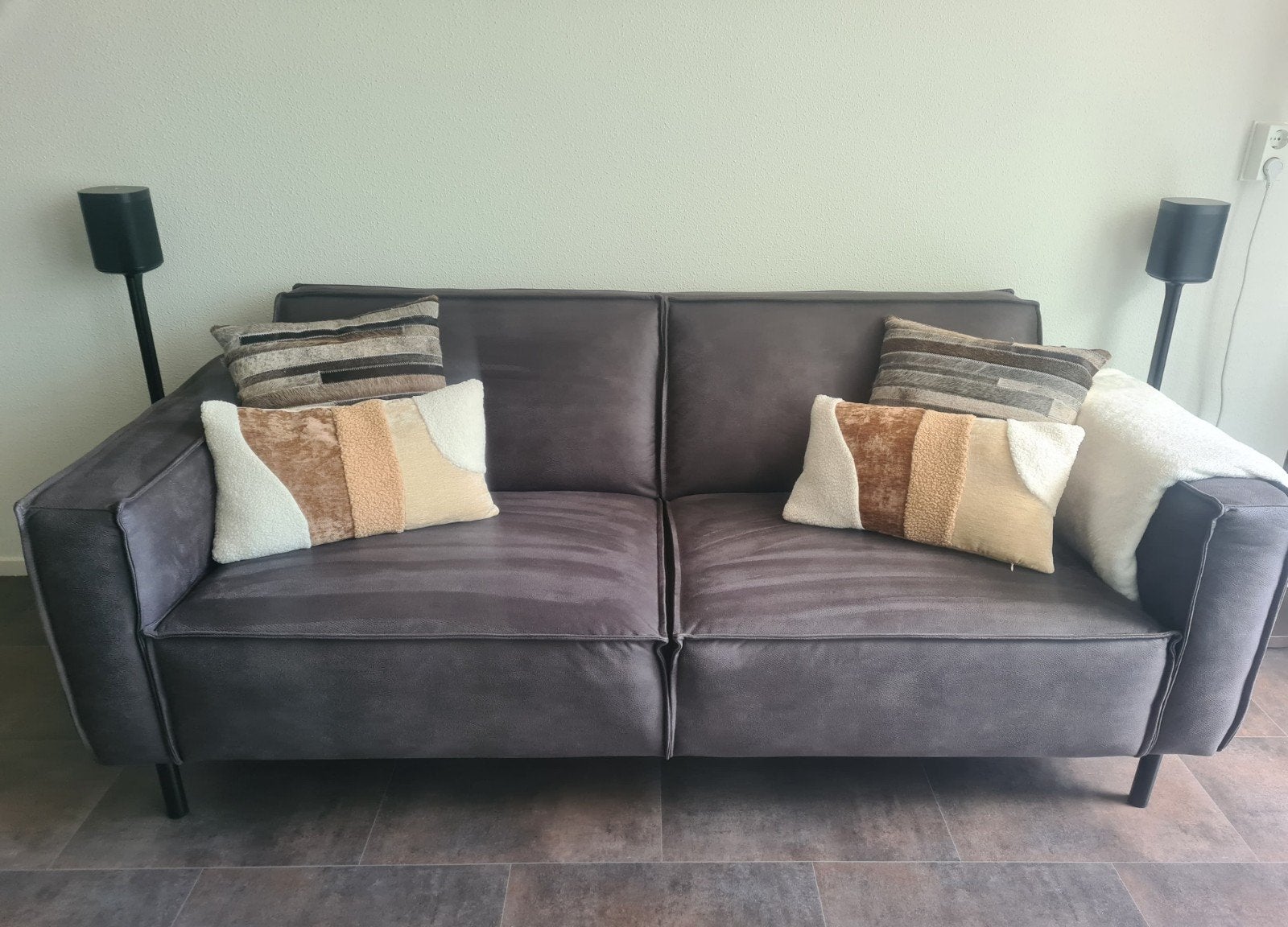 Comfortabele 2,5 -zitsbank in bruin, Ophalen, 150 tot 200 cm, Tweepersoons, 75 tot 100 cm