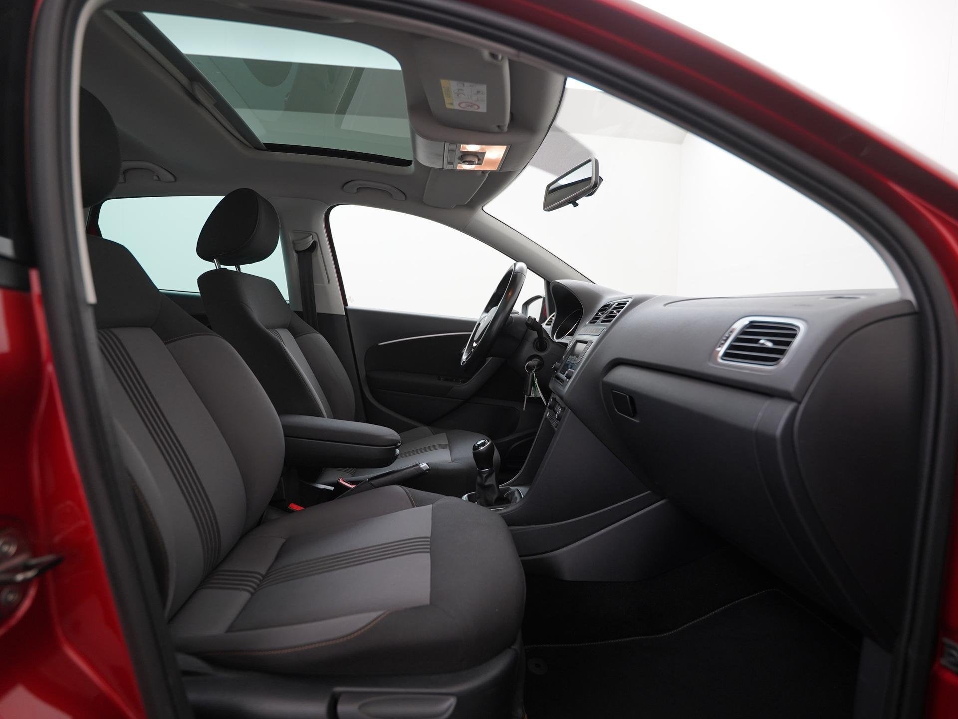 Volkswagen Polo 1.0 Allstar | Schuifdak | Stoelverwarming |, Auto's, Voorwielaandrijving, 12 maanden, Stof, Euro 6