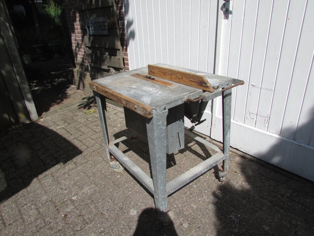 Zaagtafel  van metaal, Ophalen, Gebruikt, Cirkelzaag, Onbekend